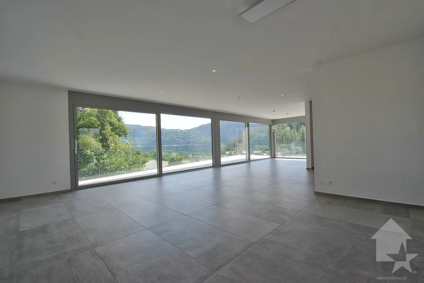 Magnifica nuova villa in una posizione tranquilla con vista mozzafiato! - Foto 7 di 19