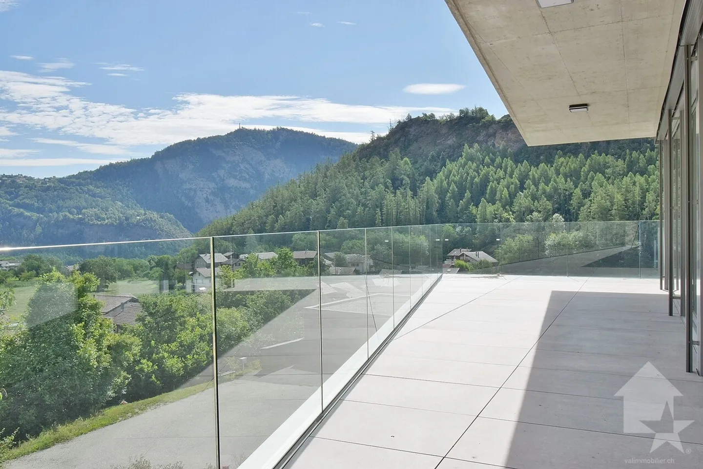 Magnifica nuova villa in una posizione tranquilla con vista mozzafiato! - Foto 8 di 19