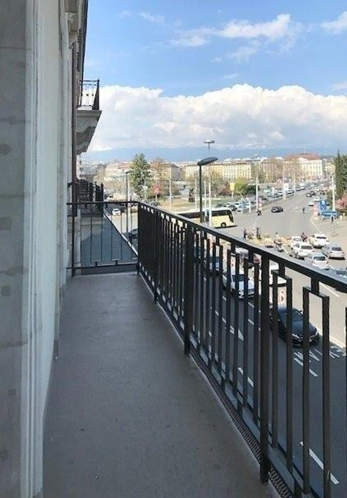 Appartement de standing entièrement rénové avec vue sur le lac - Photo 6 sur 8