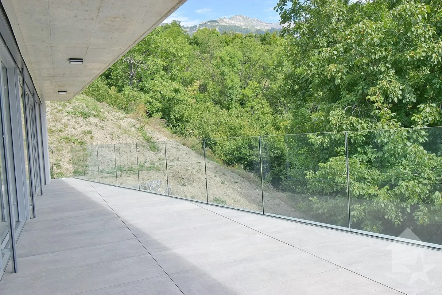 Magnifica nuova villa in una posizione tranquilla con vista mozzafiato! - Foto 9 di 19