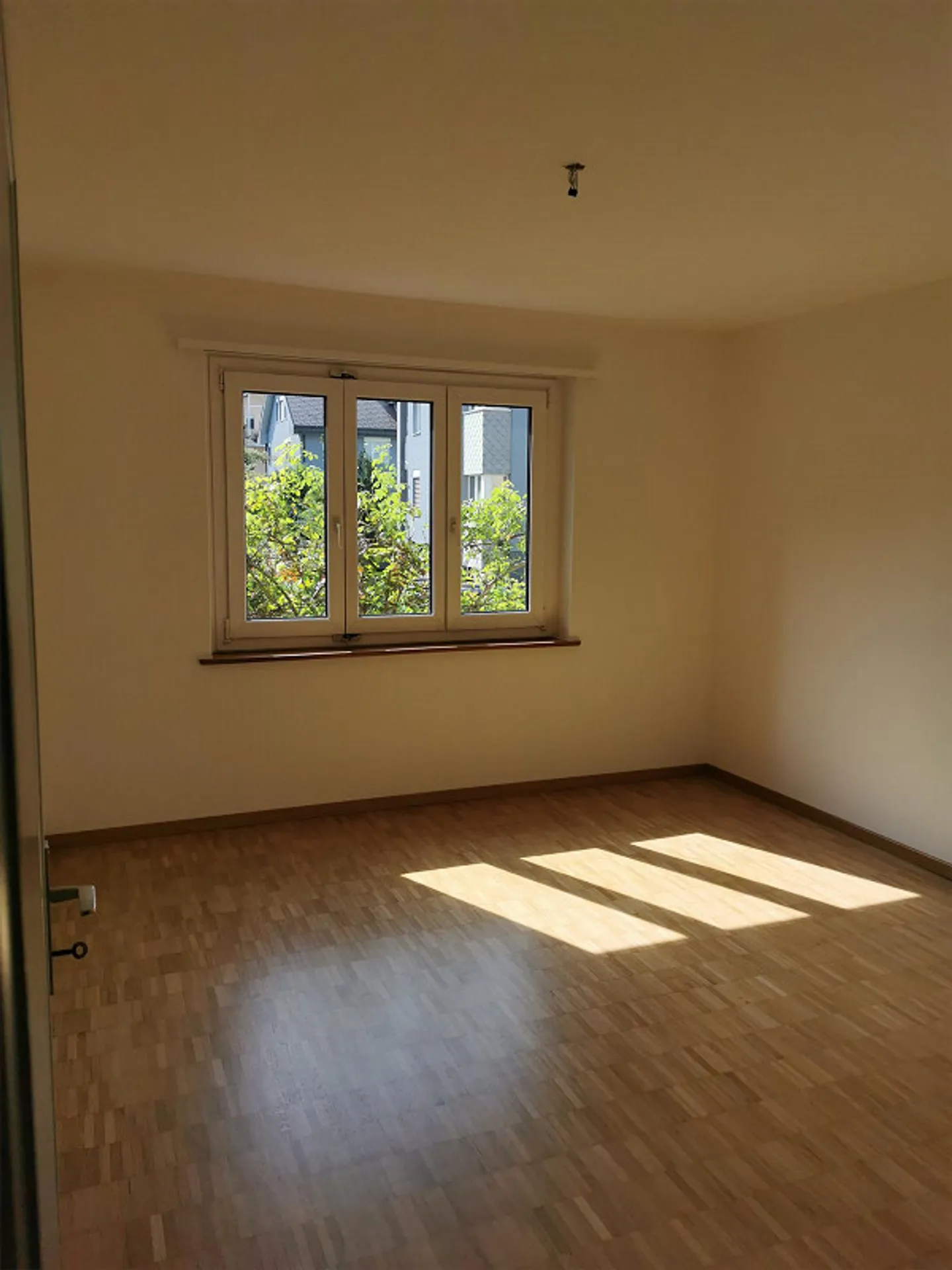 Appartement lumineux de 3 pièces dans un emplacement central - Photo 3 sur 8