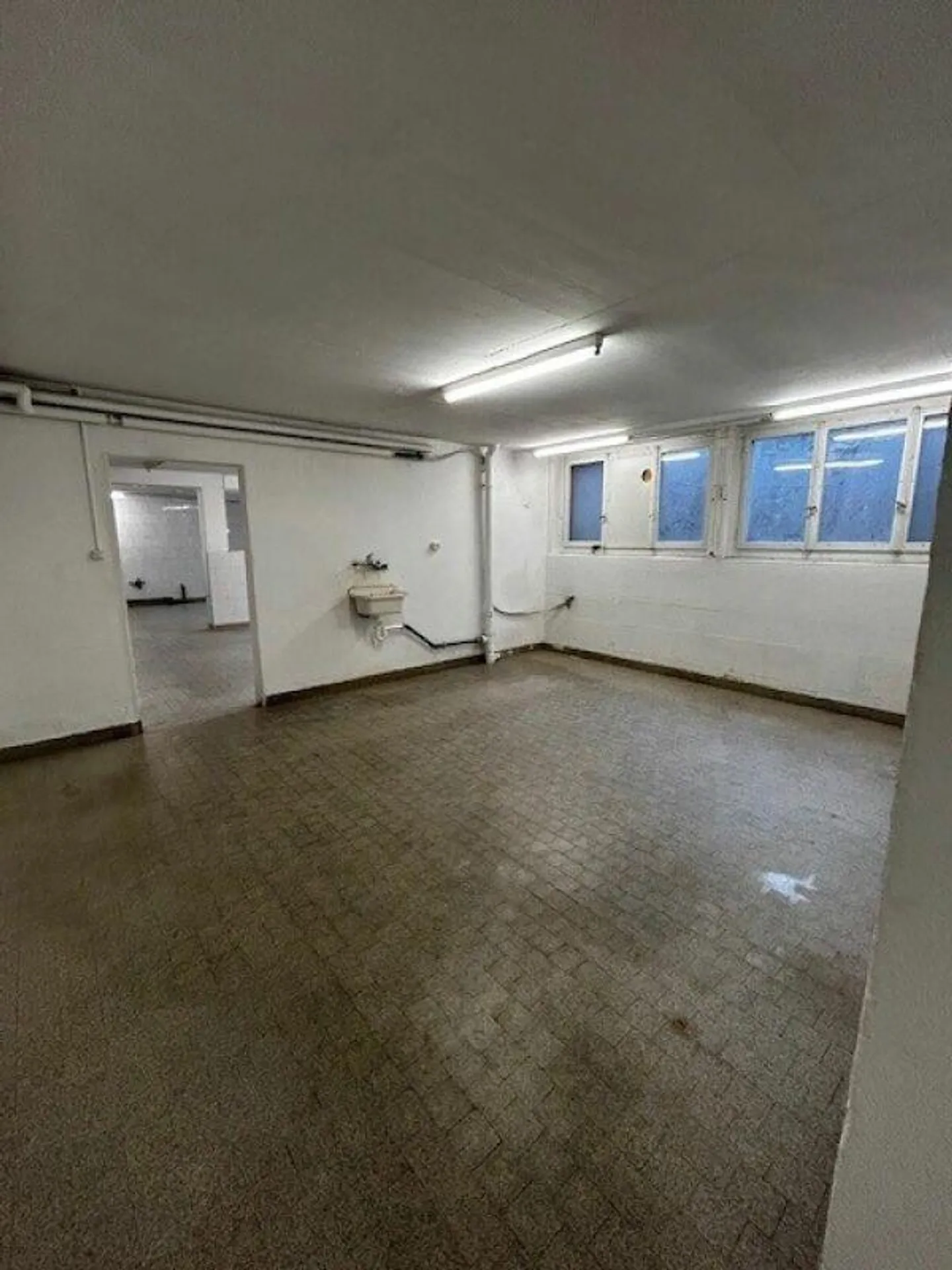 Geräumiger Lagerraum zu Vermieten - Foto 2 von 4