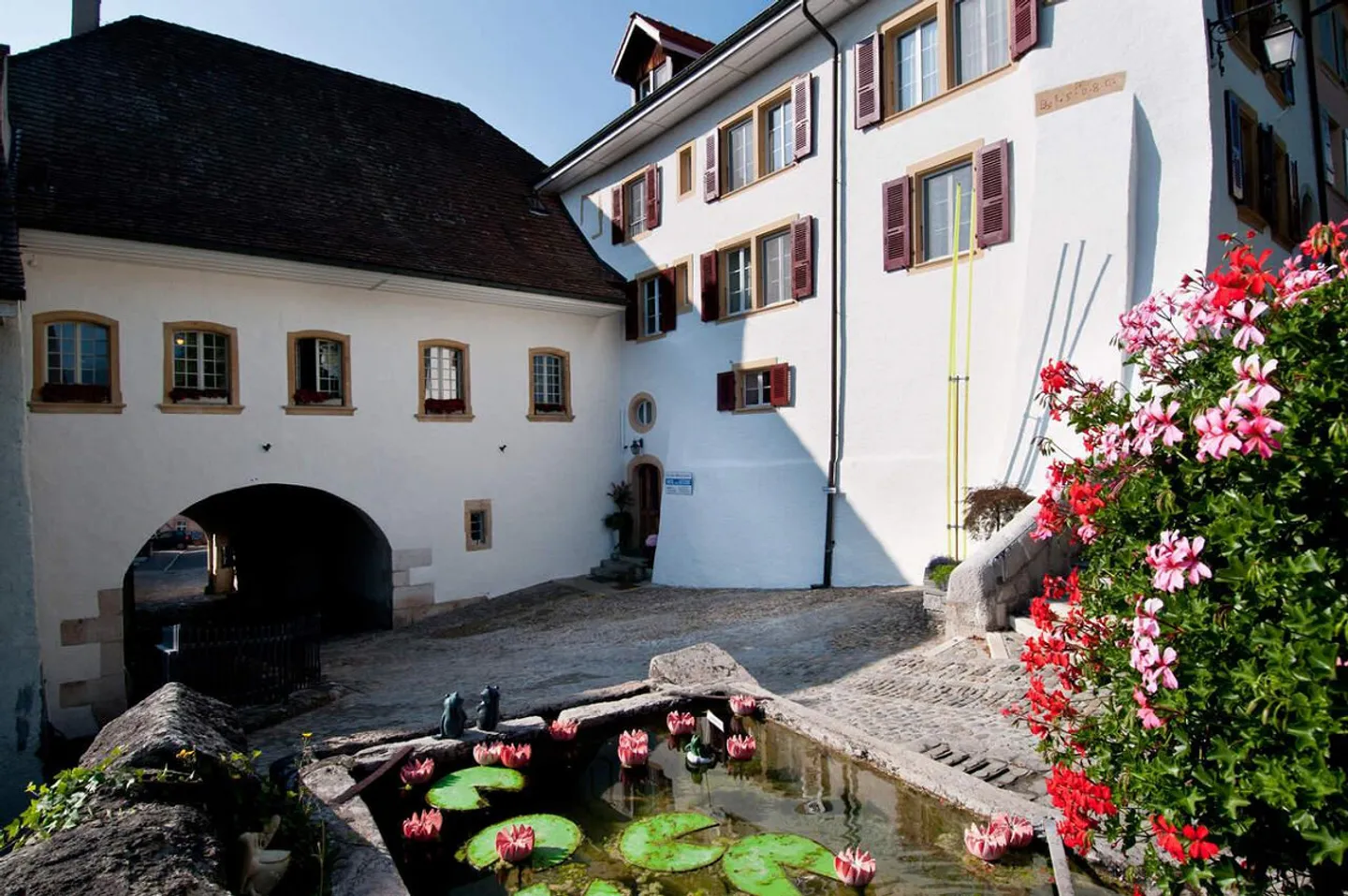 Bellevue House | BE - Photo 2 of 10