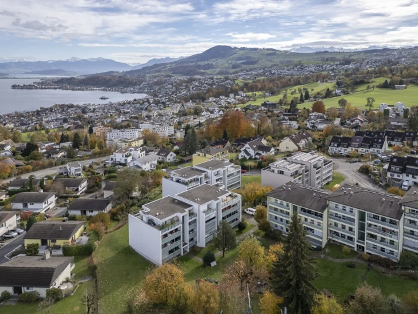 Appartement rénové avec goût et baigné de lumière offrant une vue dégagée - Photo 11 sur 11