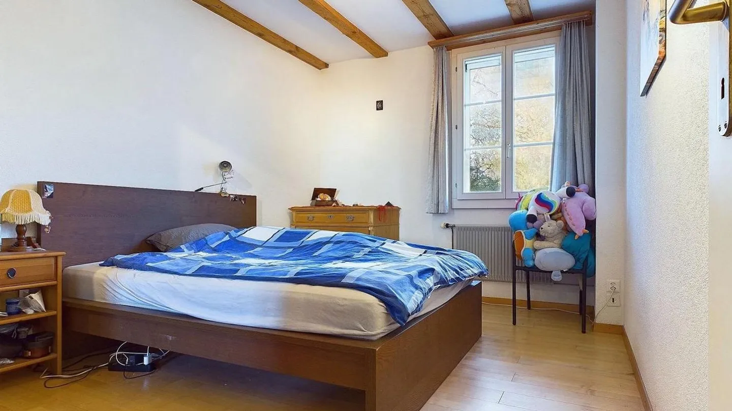 Charming 3.5-room apartment in rural Ersigen - quiet, central and - Photo 7 of 13