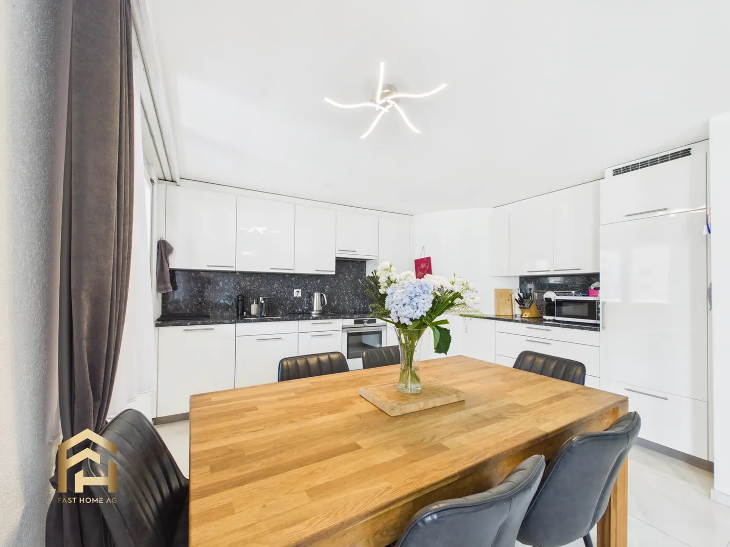 Modernisierte Familienwohnung in Naters - Foto 4 von 13