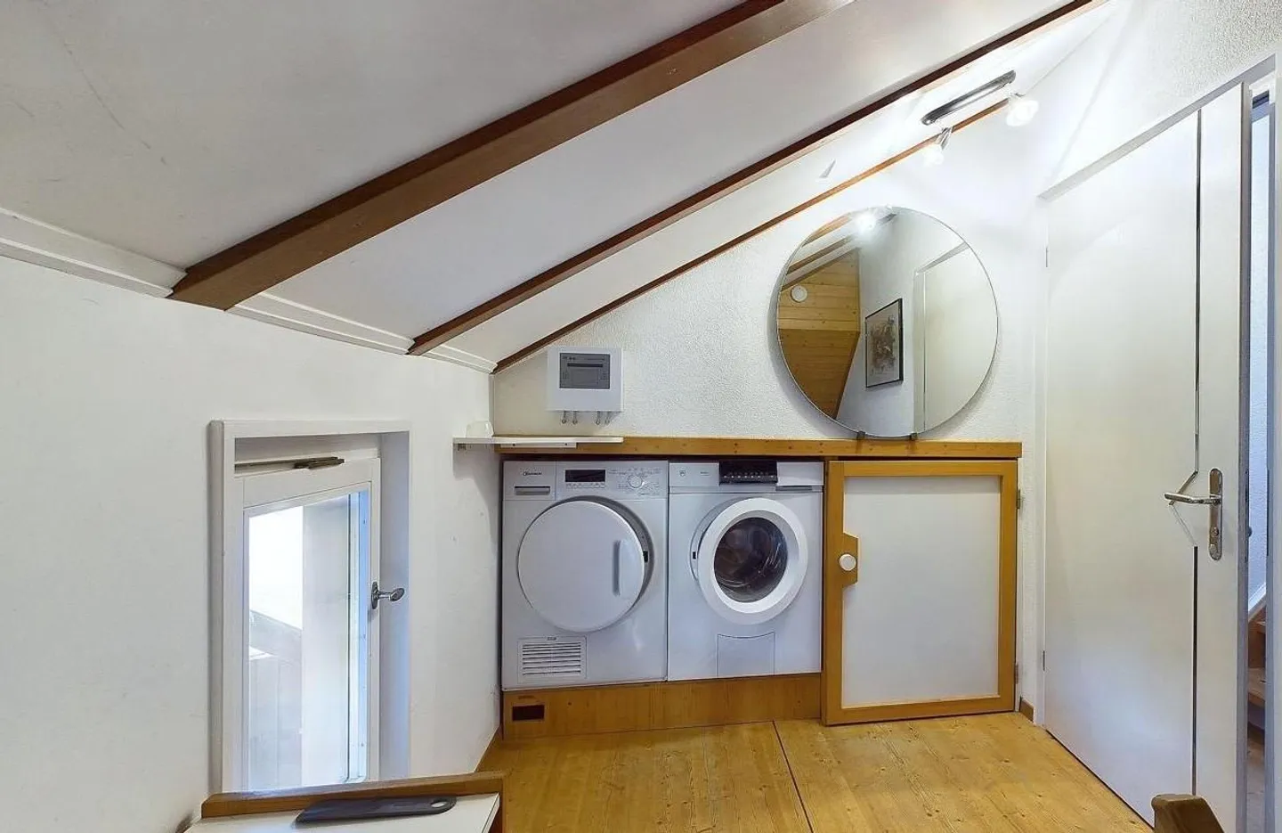 Charming 3.5-room apartment in rural Ersigen - quiet, central and - Photo 9 of 13