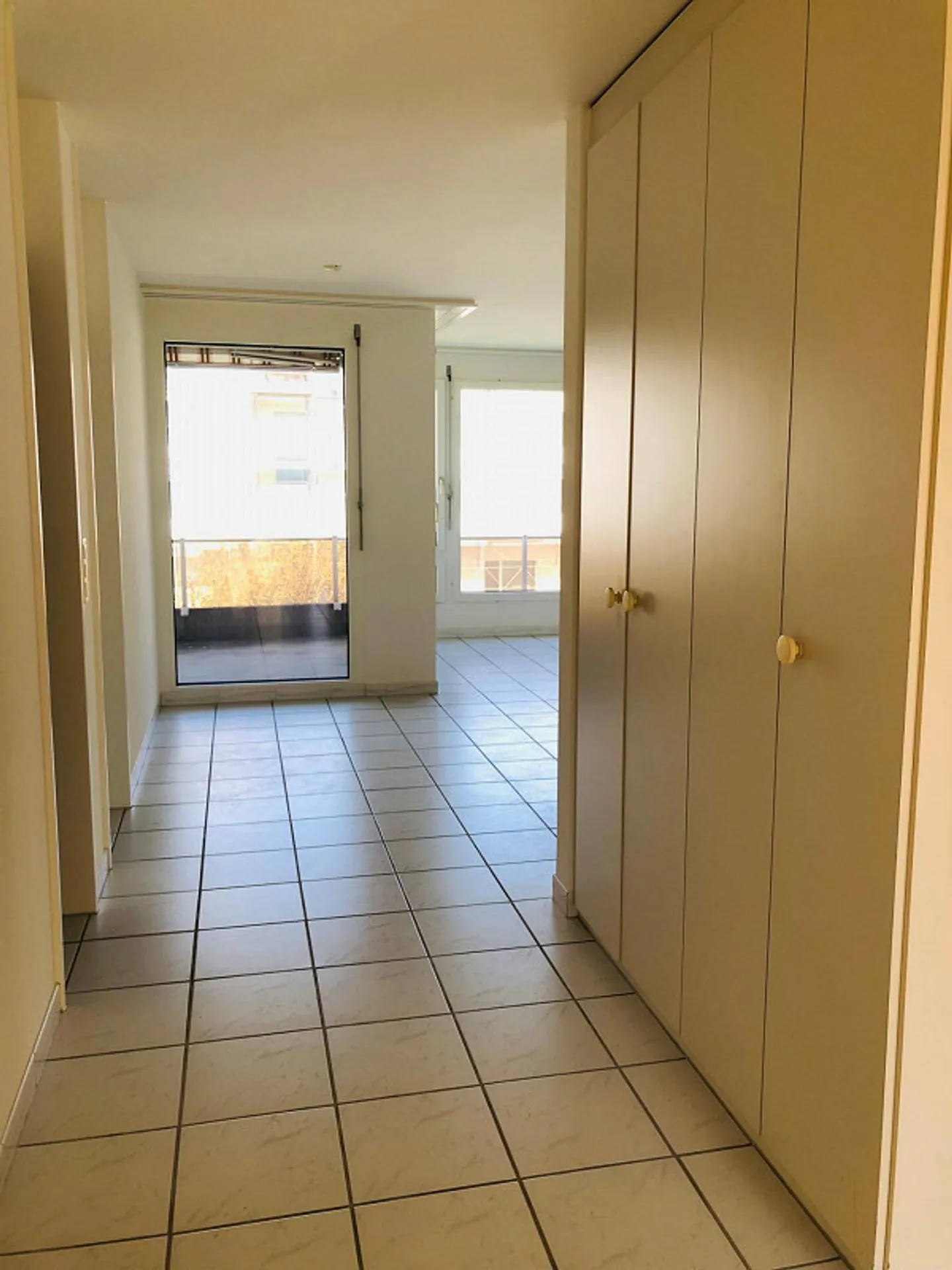 Appartamento moderno e luminoso di 4,5 stanze - Foto 4 di 13