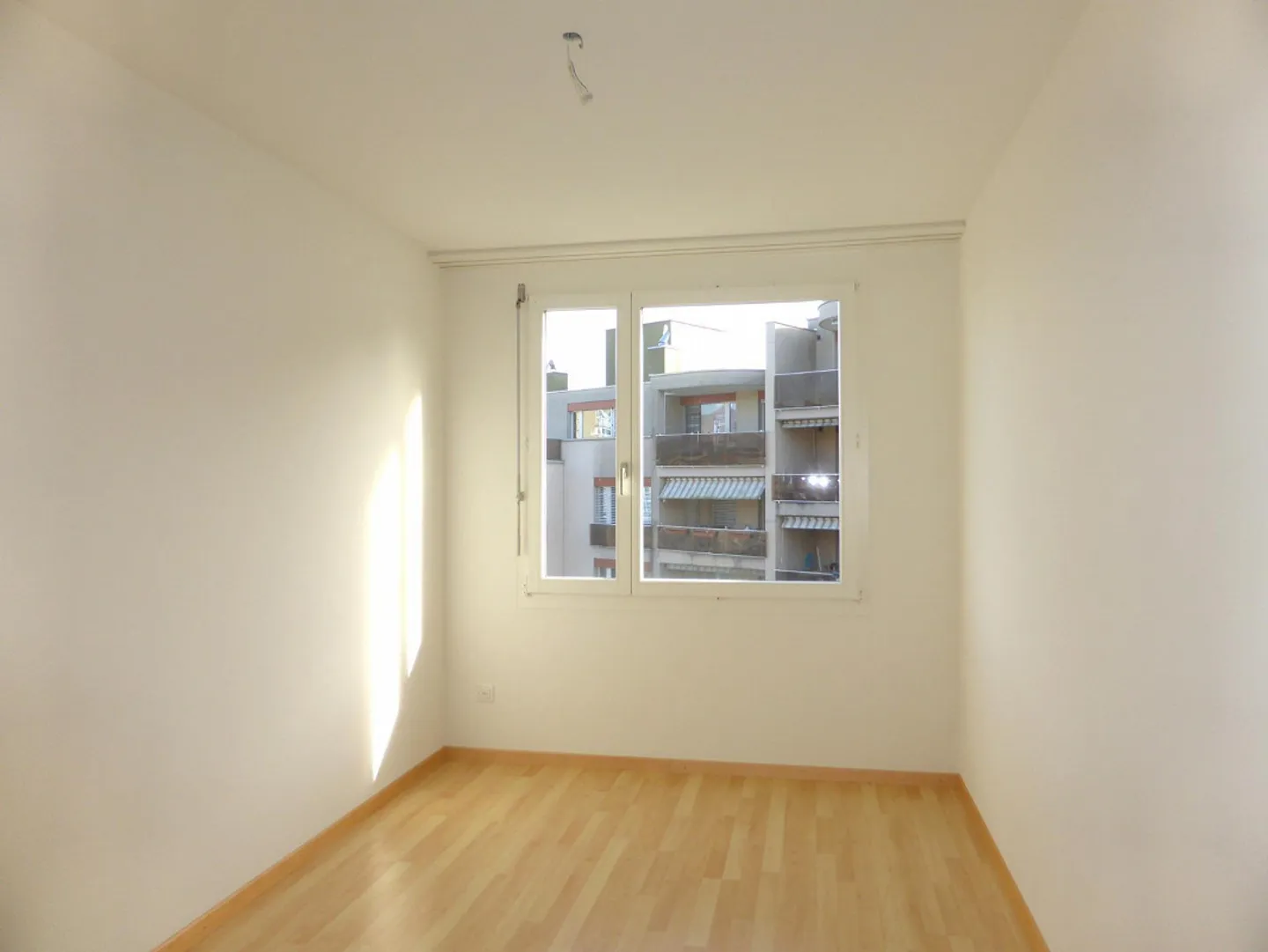 Appartamento moderno e luminoso di 4,5 stanze - Foto 6 di 13