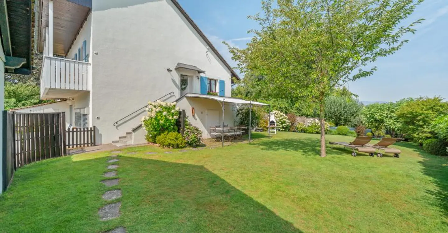 CHARMING DUPLEX WITH PRIVATE GARDEN, 5 MINUTES FROM MORGES - Photo 1 of 7