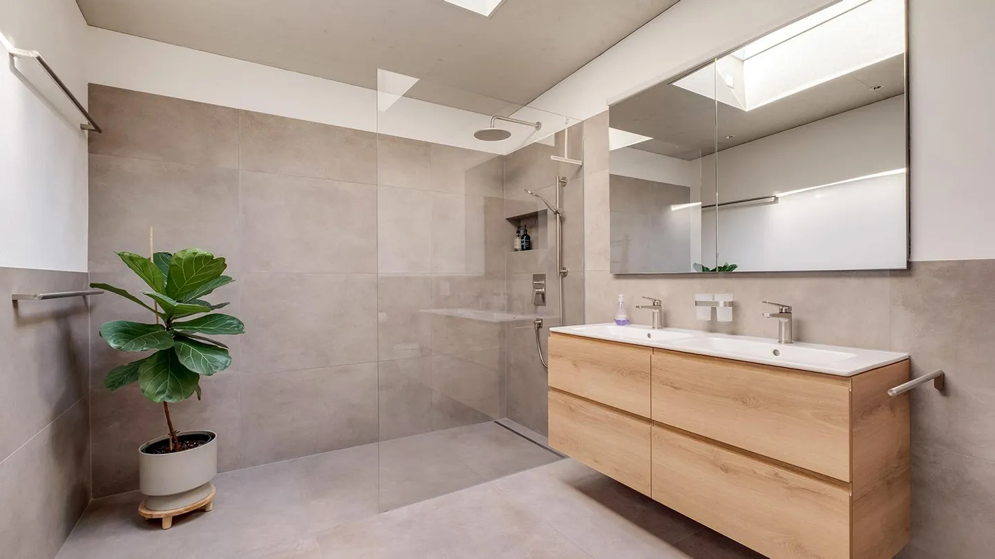 Modern Single-Family House with a View of the Greenery - Photo 3 of 4