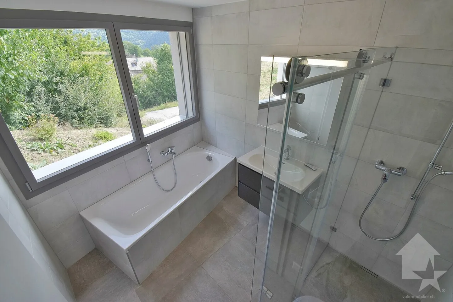Magnifica nuova villa in una posizione tranquilla con vista mozzafiato! - Foto 15 di 19