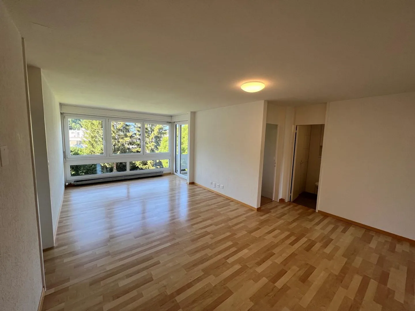 Sunny 4-room apartment for rent in Steffisburg - Photo 2 of 9