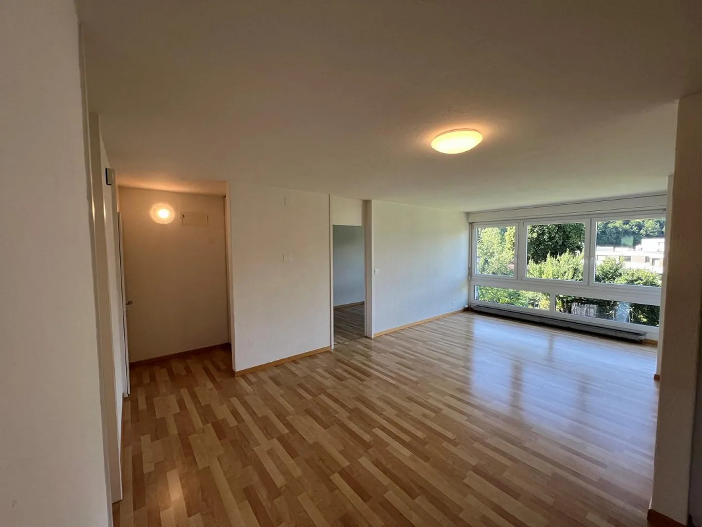 Sunny 4-room apartment for rent in Steffisburg - Photo 3 of 9