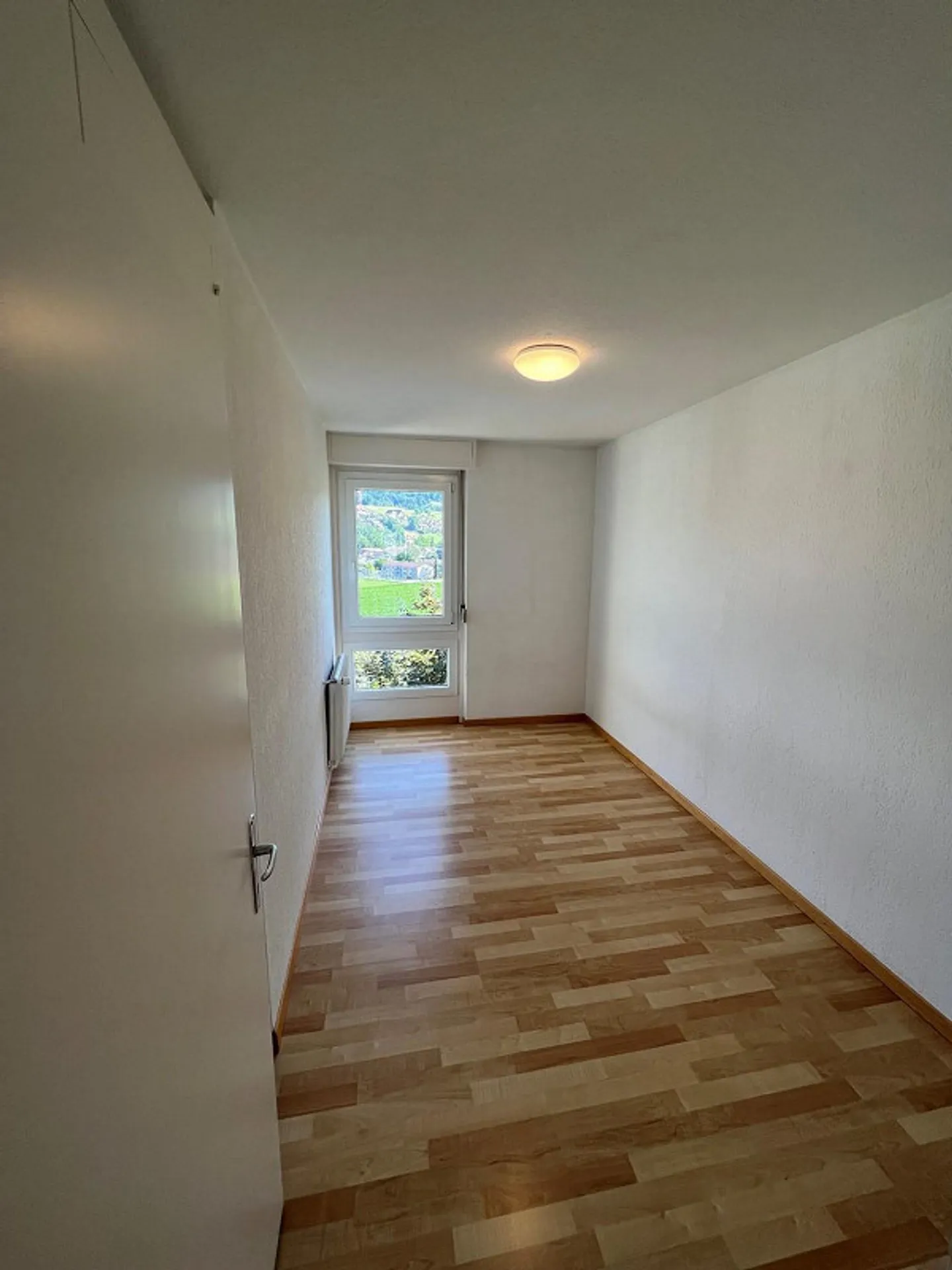Sunny 4-room apartment for rent in Steffisburg - Photo 5 of 9