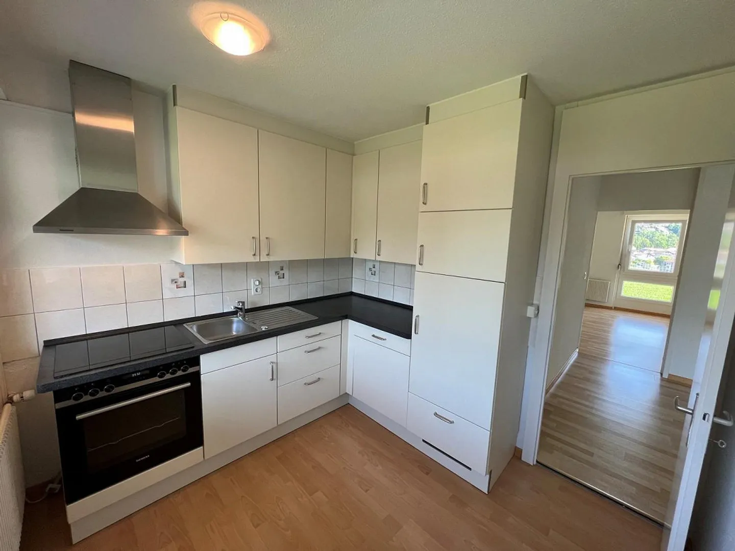 Sunny 4-room apartment for rent in Steffisburg - Photo 6 of 9