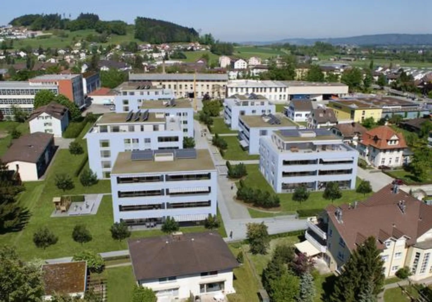 Grosszügige, helle 2.5-Zimmer-Wohnung mit grosser Dachterrasse - Foto 1 von 11