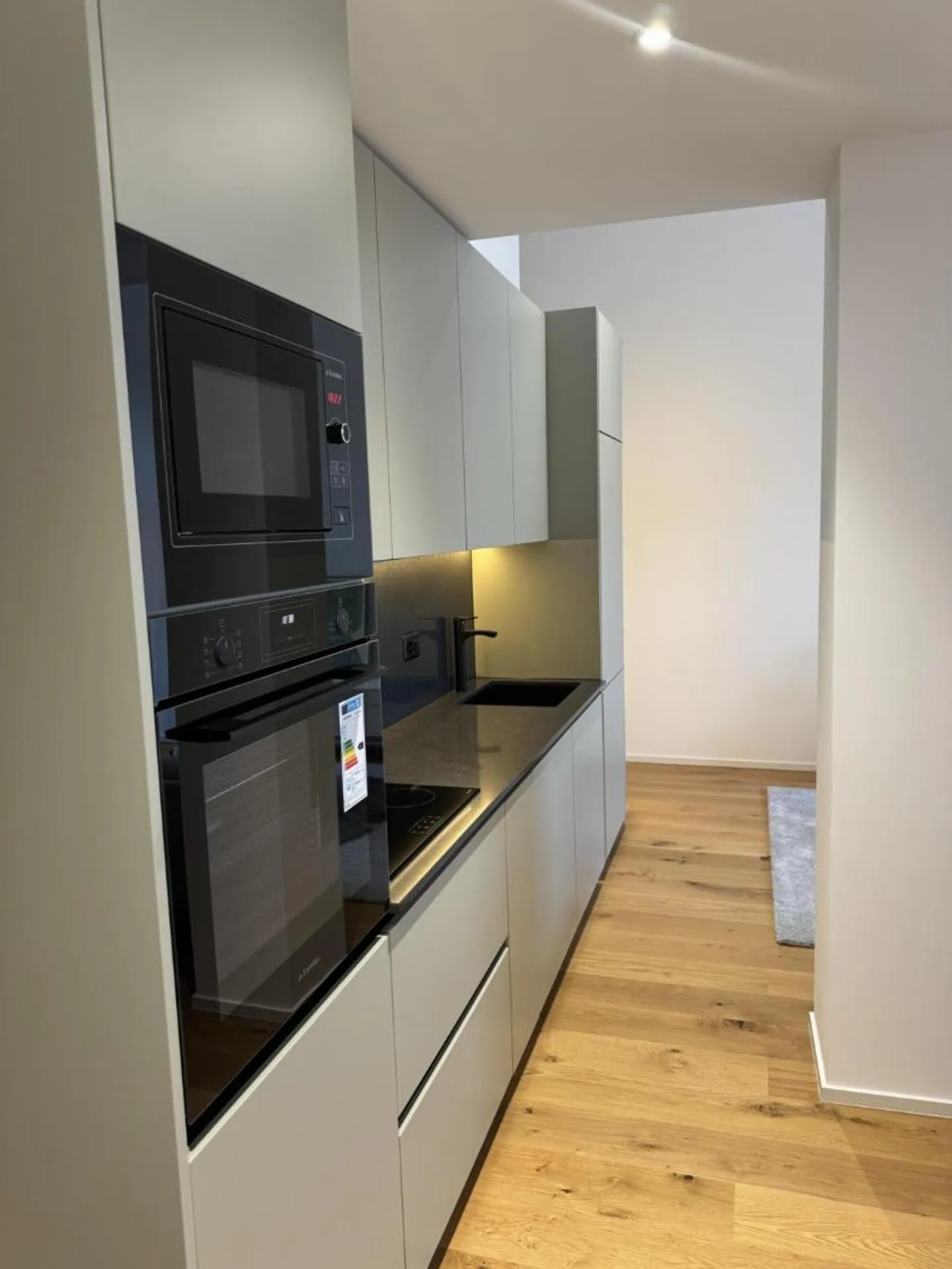 Exclusive, fully renovated 5.5-room triplex apartment - Photo 6 of 13