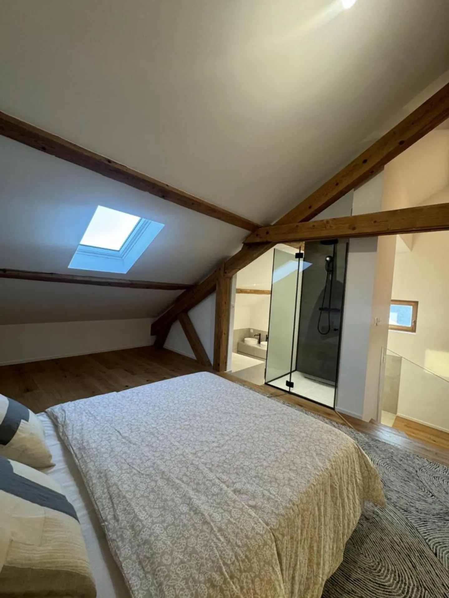 Exclusive, fully renovated 5.5-room triplex apartment - Photo 9 of 13