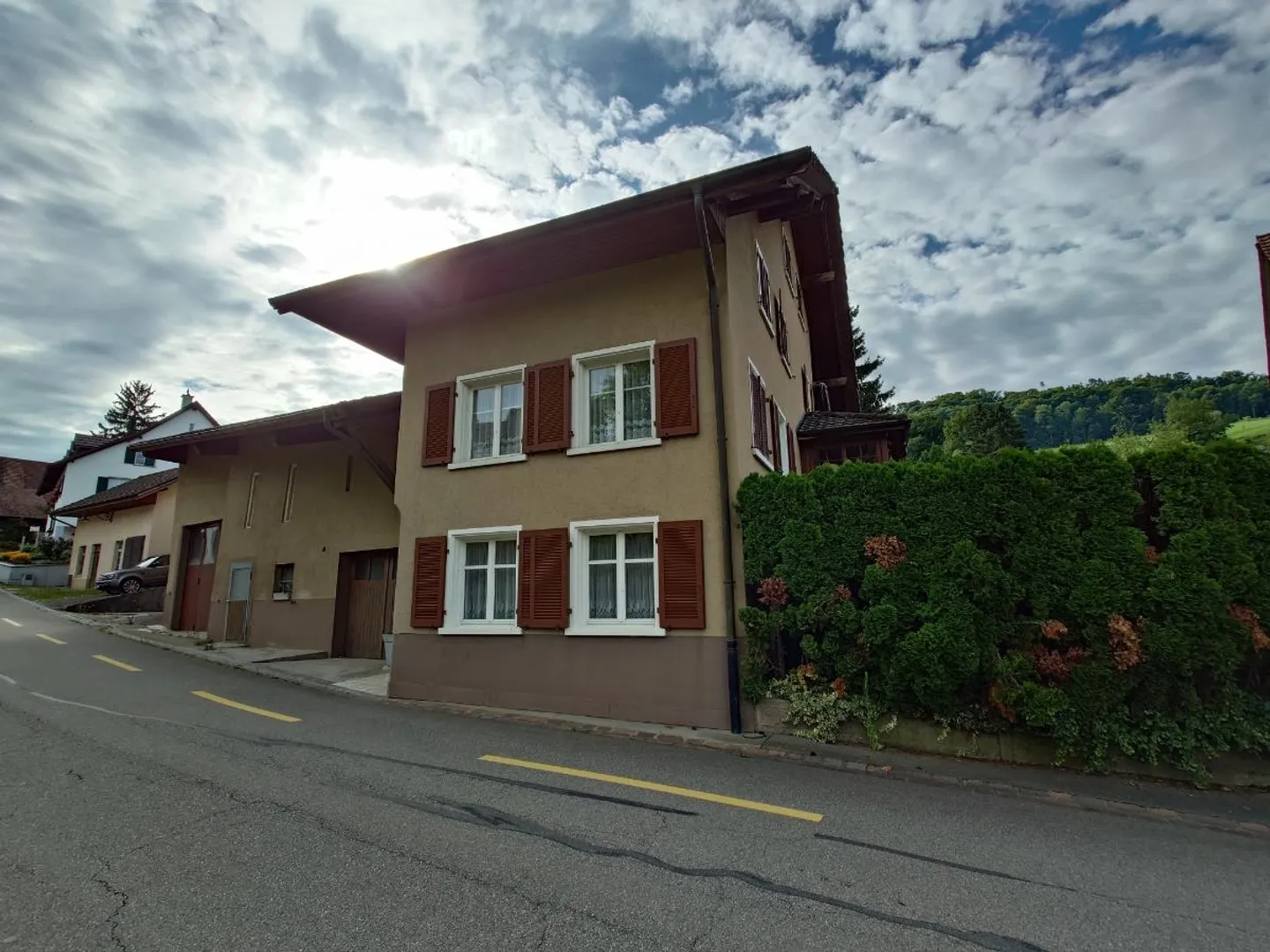 «11 Zimmer Mehrfamilienhaus» - Foto 2 von 4