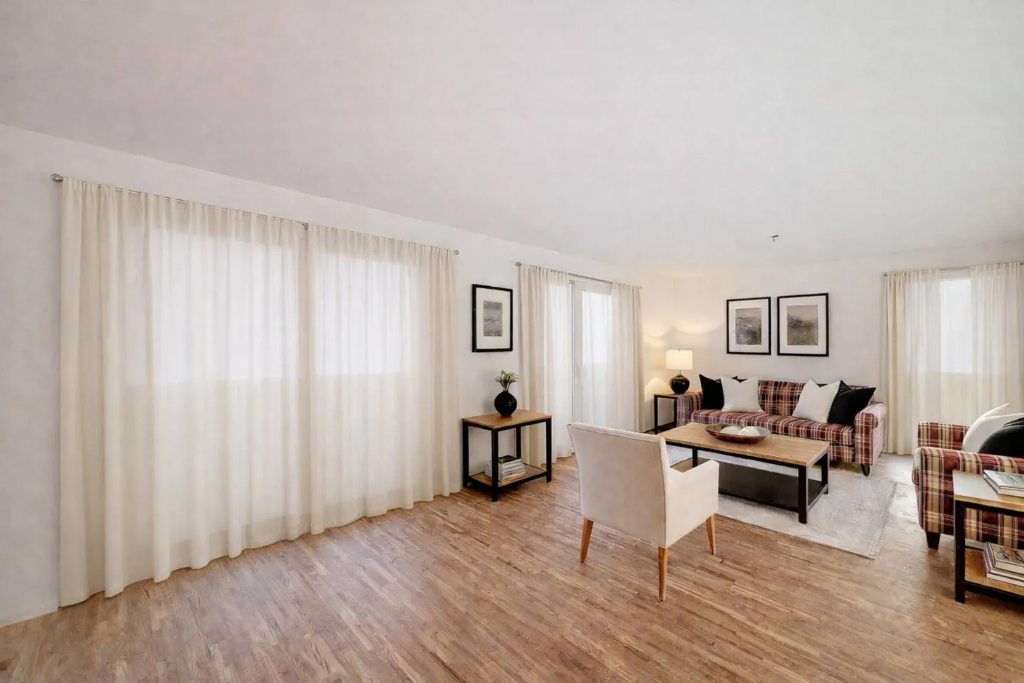Nouvel appartement de 3,5 pièces au rez-de-chaussée avec terrasse - Photo 2 sur 7