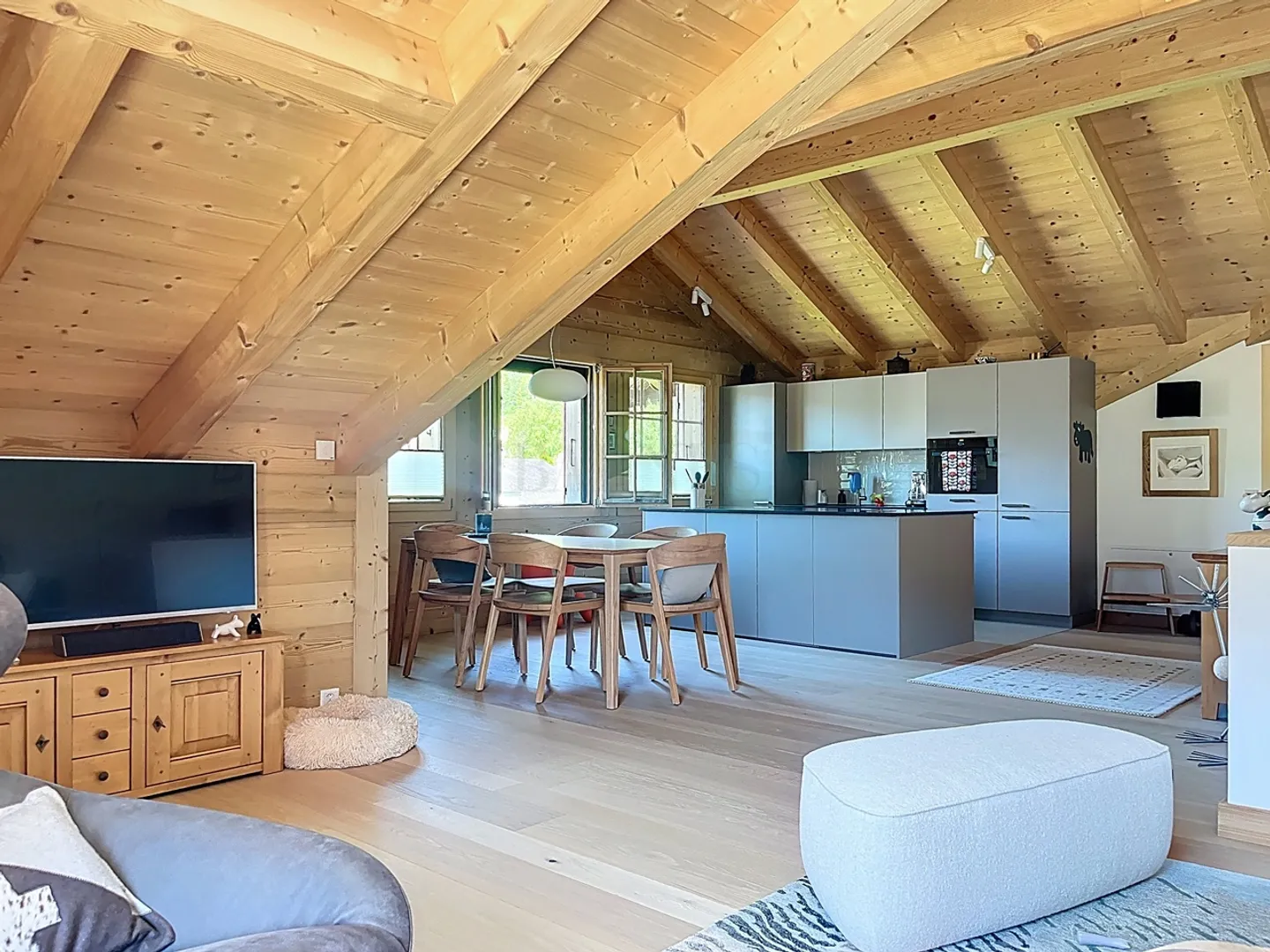 Château-d'Oex -Un duplex lumineux et chaleureux au coeur des Alpes - Foto 4 di 10