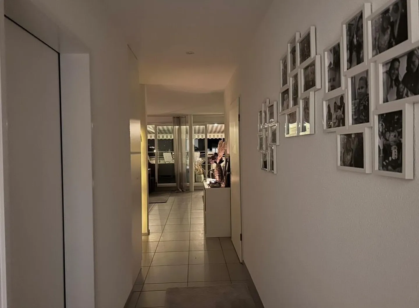 Grosszügige, helle 2.5-Zimmer-Wohnung mit grosser Dachterrasse - Foto 8 von 11