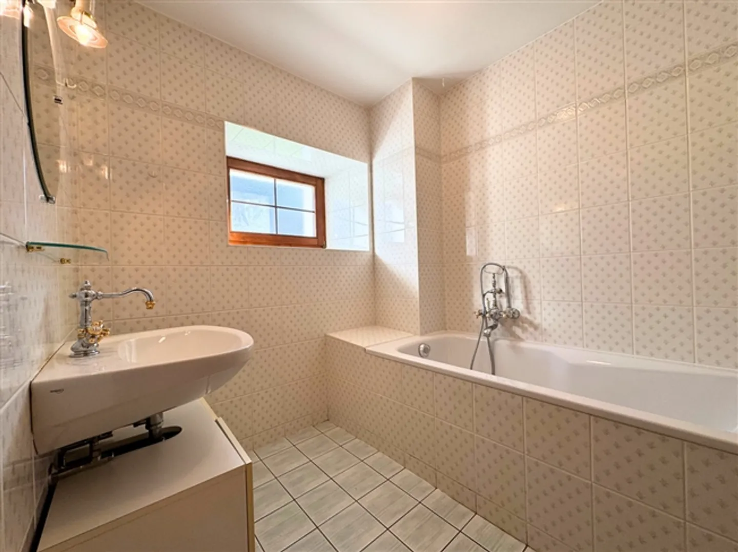 Charming House for Sale in St-Maurice - Photo 5 of 13