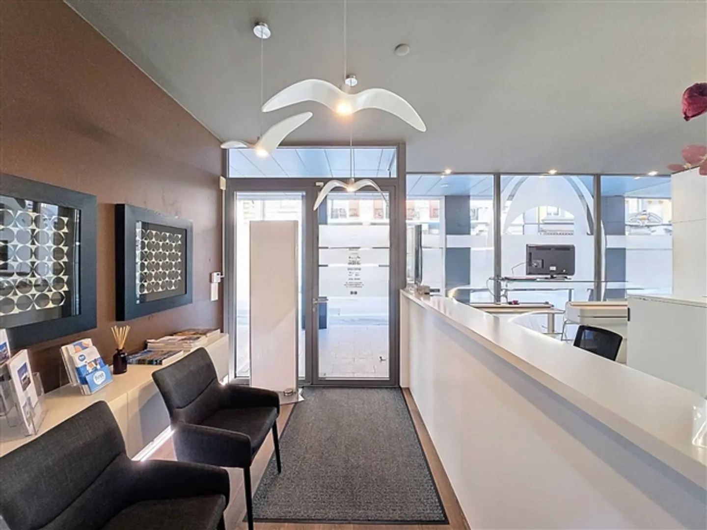 Locaux commerciaux au centre-ville de Montreux - Photo 2 sur 9