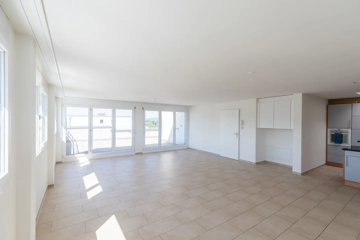 APPARTEMENT ATTIKA AVEC UNE VUE À COUPER LE SOUFFLE - Photo 4 sur 11