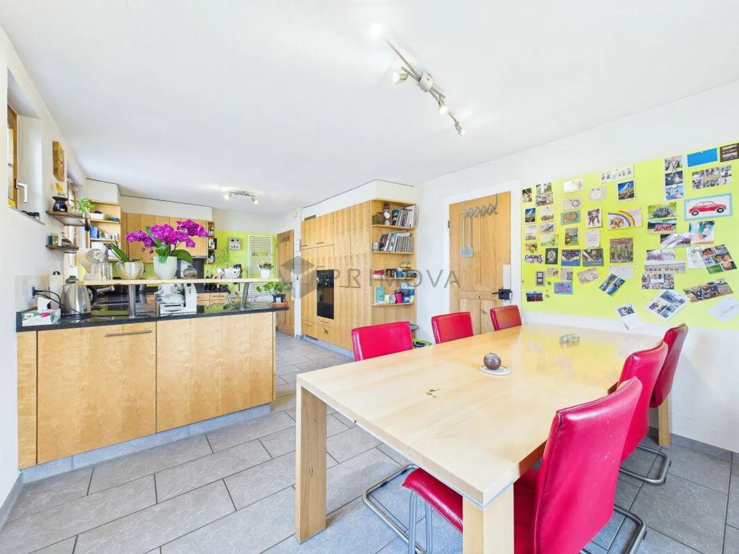 Enfin de la place pour tous : Grande maison individuelle à un emplacement central - Photo 4 sur 13