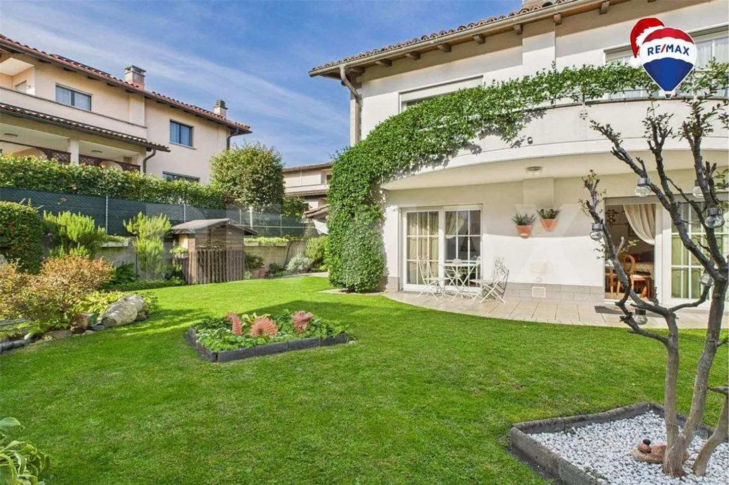 Maison jumelée élégante avec beau jardin à Bedano - Photo 1 sur 13