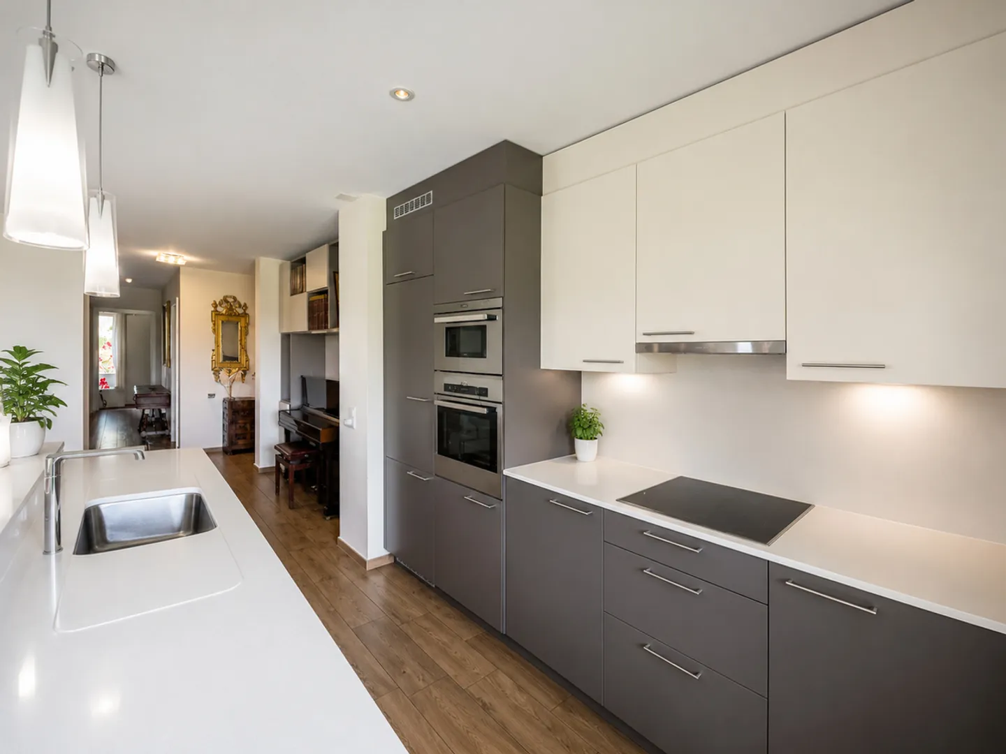 Appartement spacieux de 5,5 pièces avec jardin à Mendrisio - Photo 3 sur 16