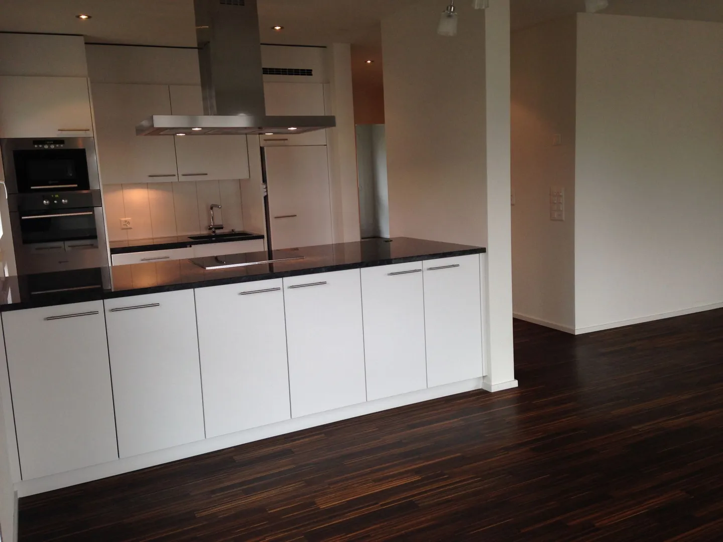 Modern 3.5 room apartment for rent! - Photo 2 of 11