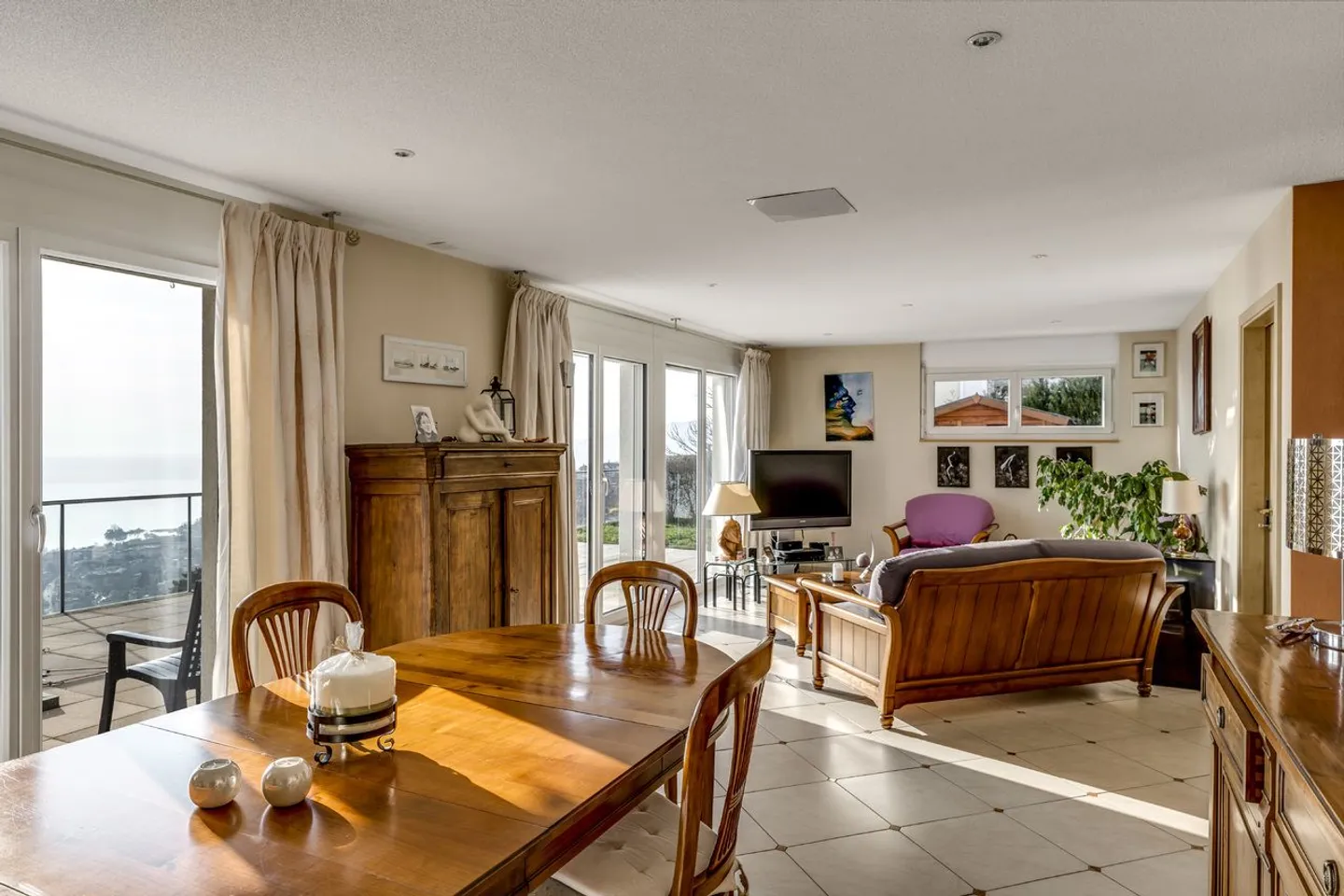 Beautiful villa with pool and exceptional panoramic view - Photo 6 of 13