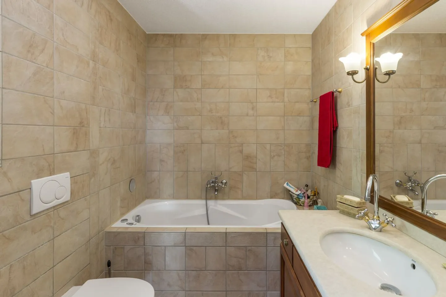 Beautiful villa with pool and exceptional panoramic view - Photo 11 of 13