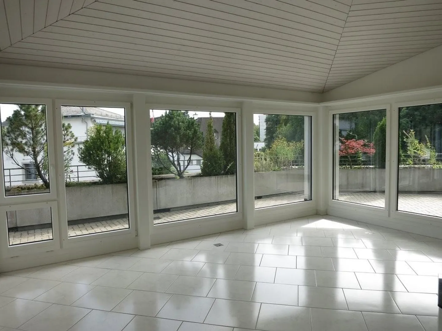 High-quality penthouse apartment with large terrace - Photo 4 of 12