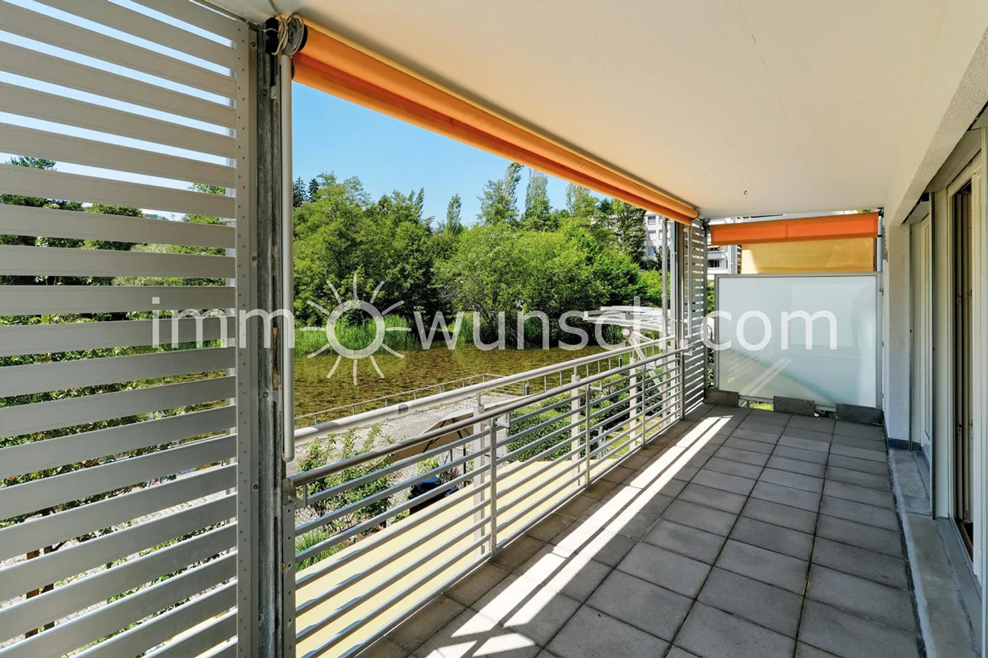 Condominio luminoso e spazioso di 3 ½ stanze con locale tecnico... - Foto 2 di 13