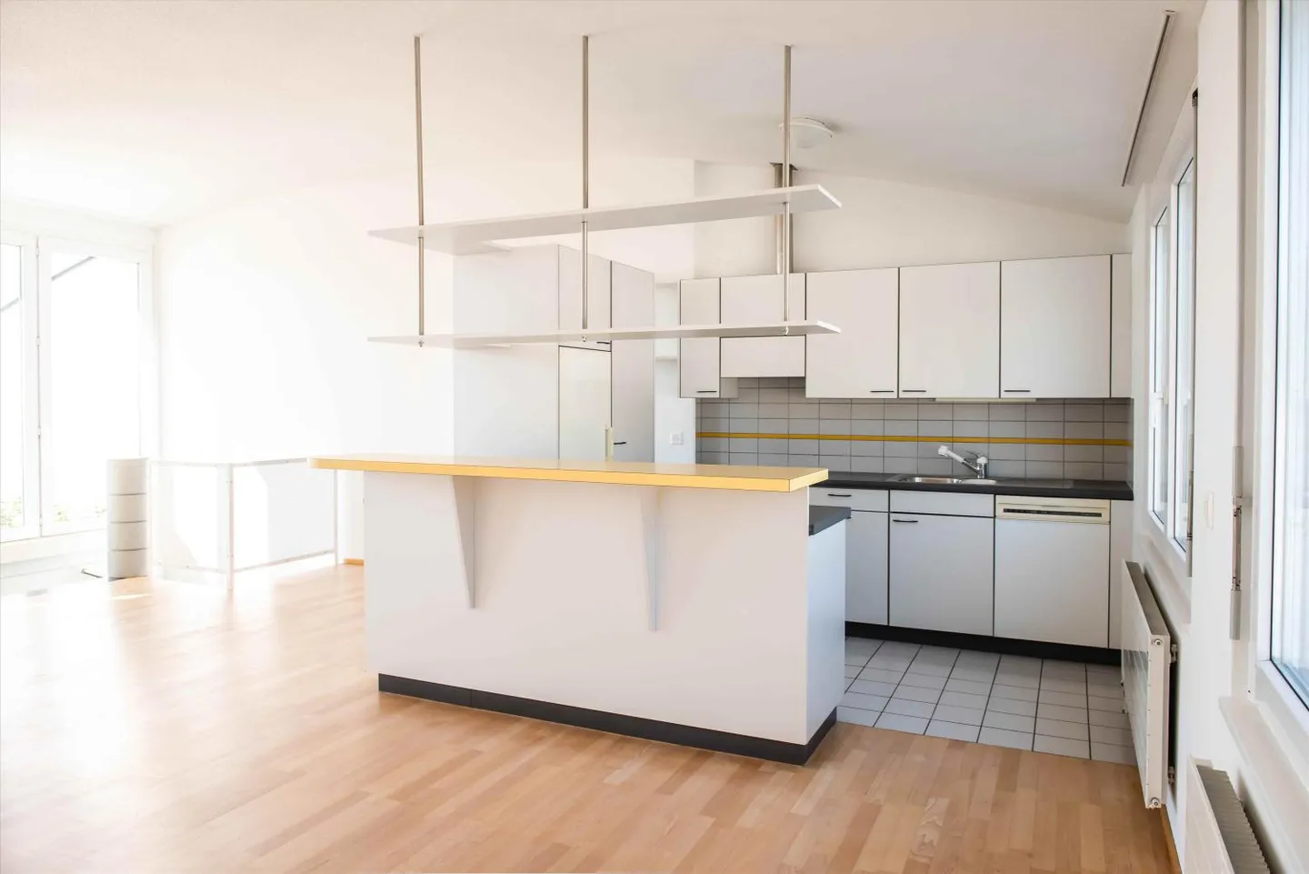 Modern Apartment with Terrace - Photo 2 of 7