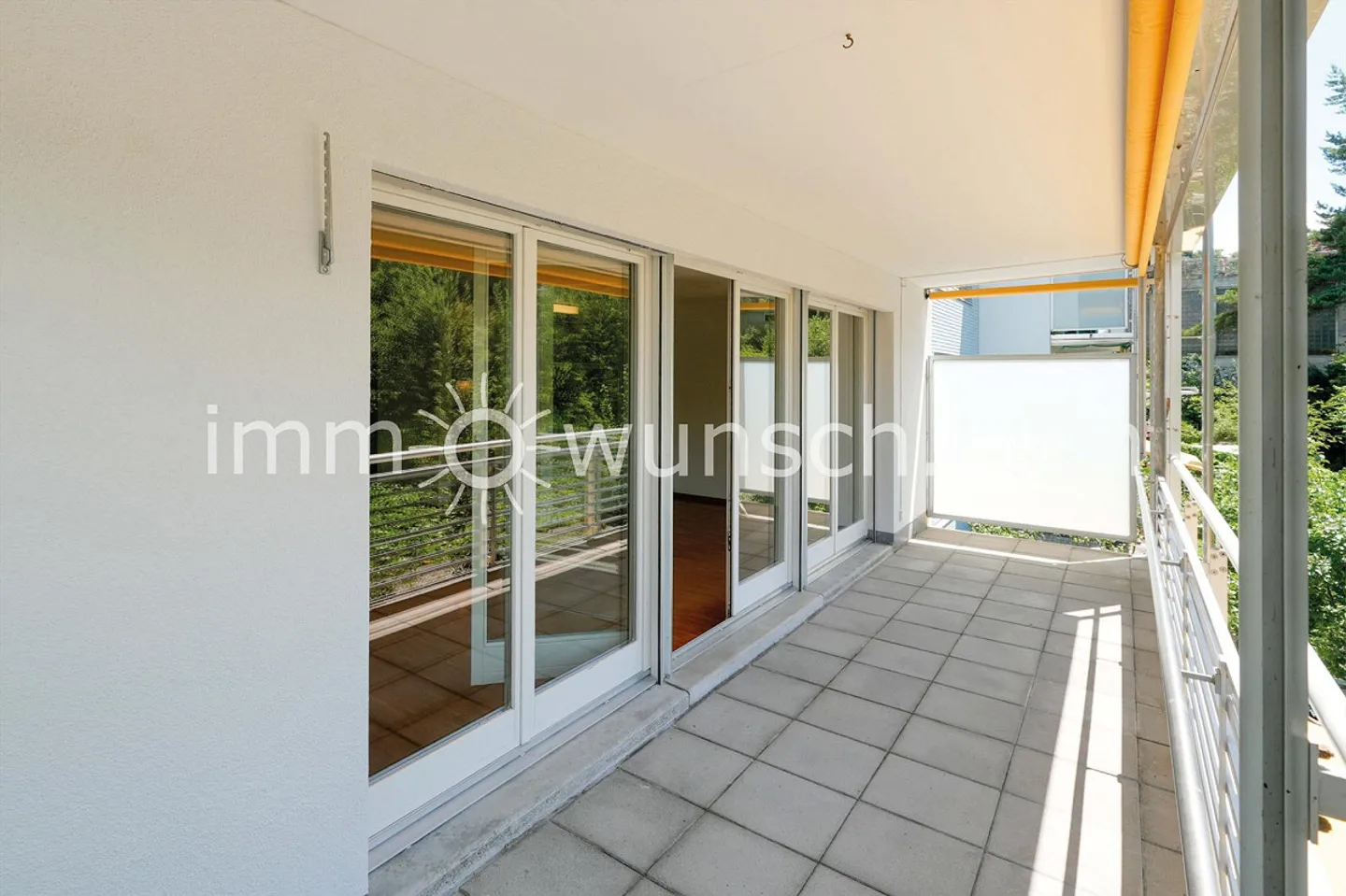 Condominio luminoso e spazioso di 3 ½ stanze con locale tecnico... - Foto 3 di 13