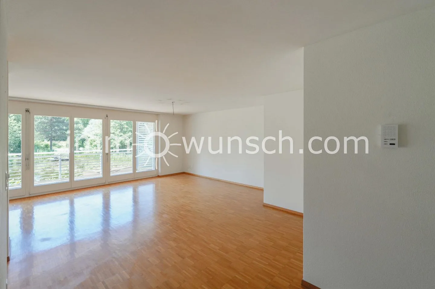 Condominio luminoso e spazioso di 3 ½ stanze con locale tecnico... - Foto 4 di 13