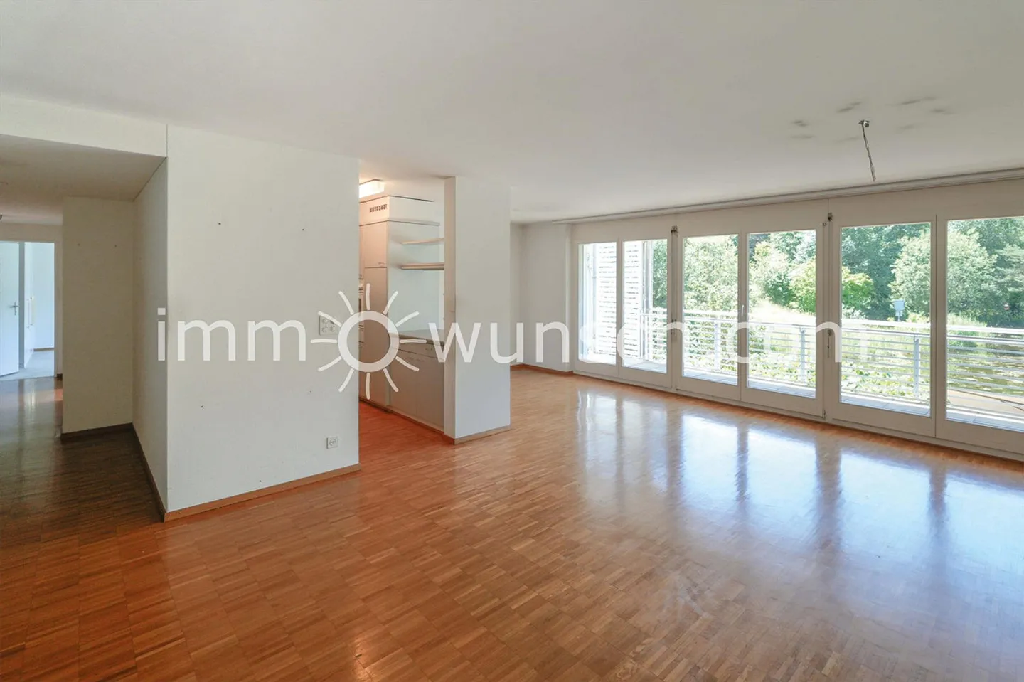 Condominio luminoso e spazioso di 3 ½ stanze con locale tecnico... - Foto 5 di 13