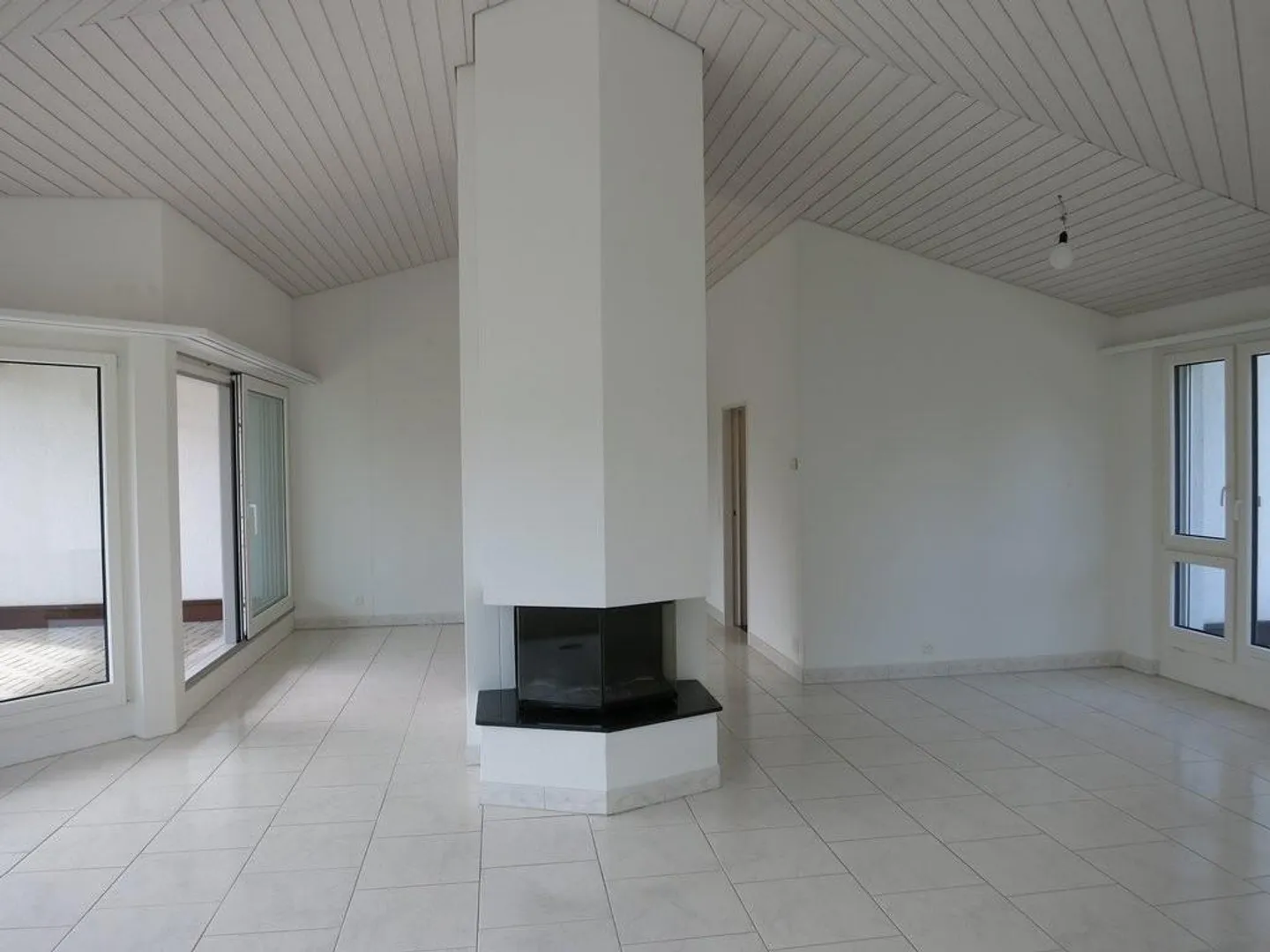 High-quality penthouse apartment with large terrace - Photo 5 of 12