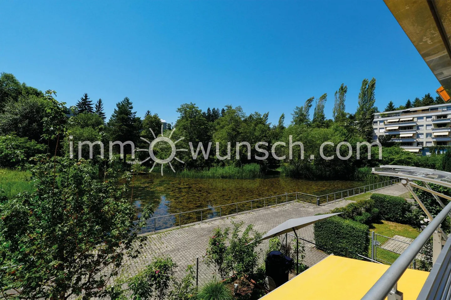 Condominio luminoso e spazioso di 3 ½ stanze con locale tecnico... - Foto 1 di 13