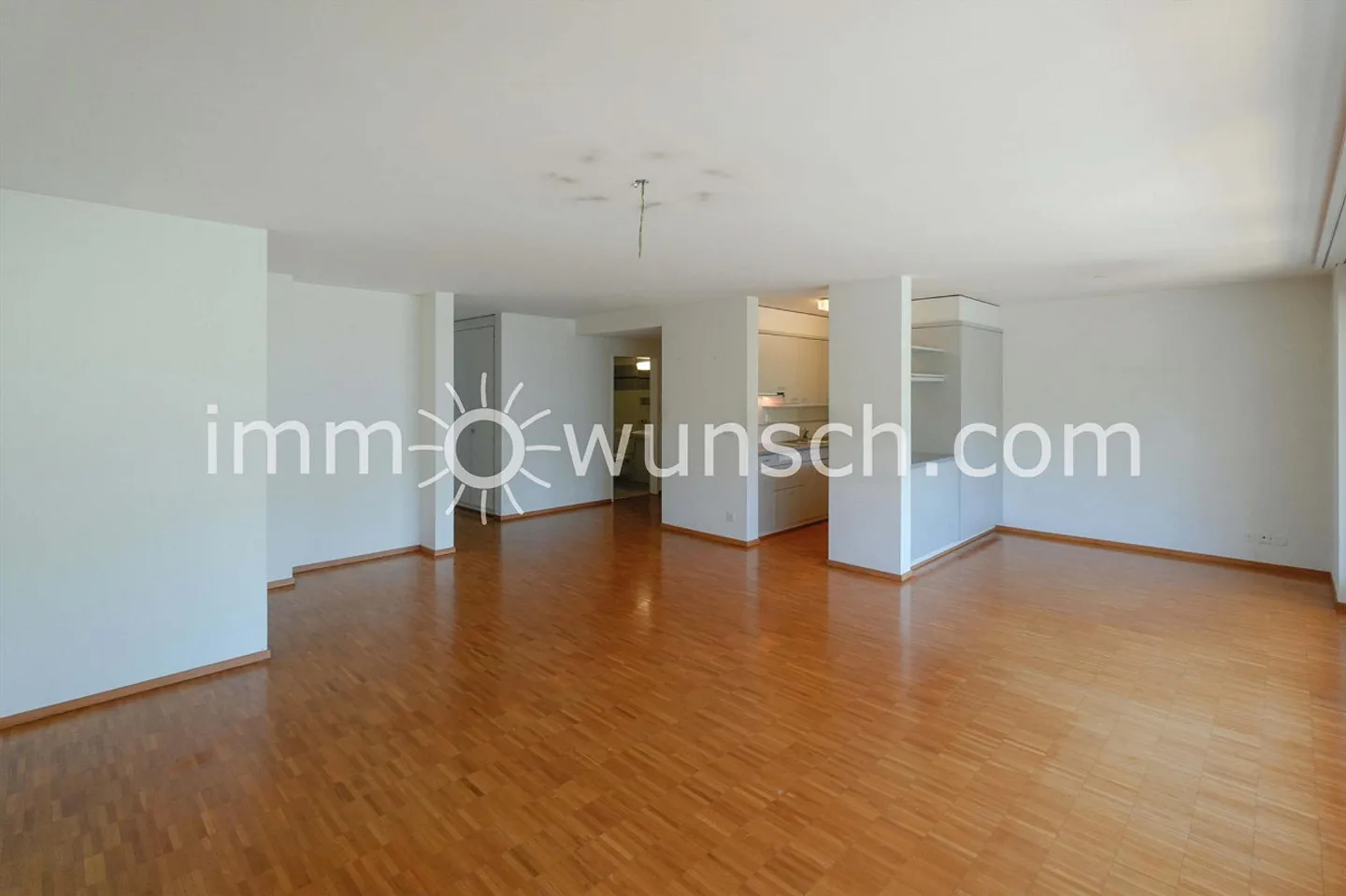 Condominio luminoso e spazioso di 3 ½ stanze con locale tecnico... - Foto 6 di 13