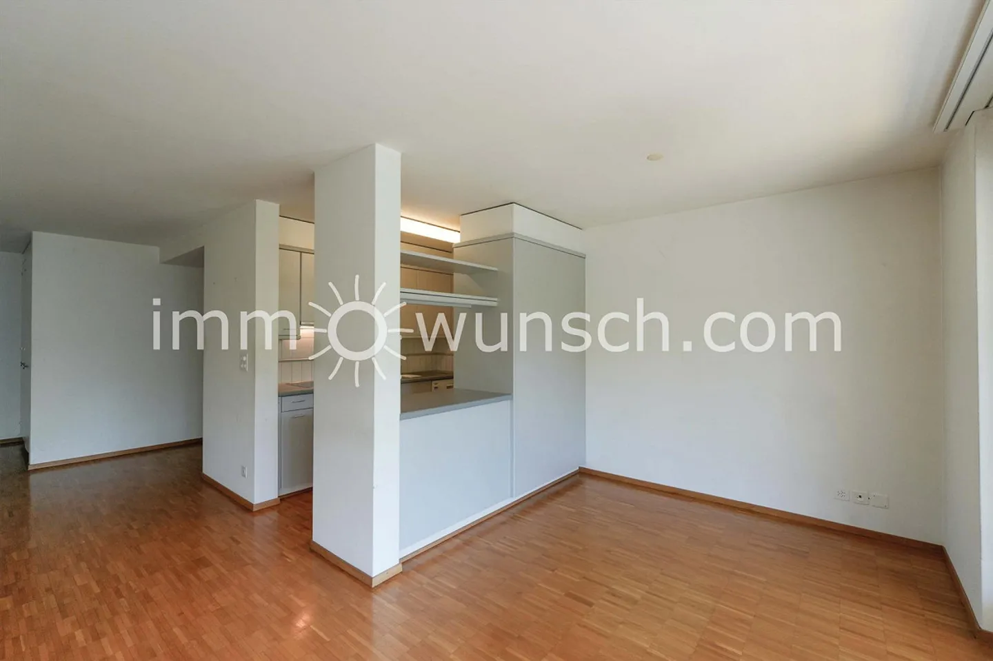 Condominio luminoso e spazioso di 3 ½ stanze con locale tecnico... - Foto 7 di 13