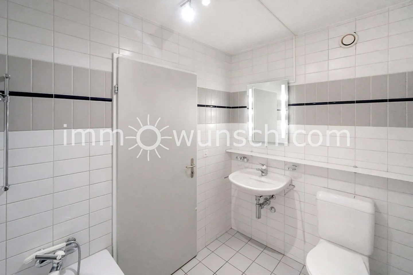 Condominio luminoso e spazioso di 3 ½ stanze con locale tecnico... - Foto 11 di 13