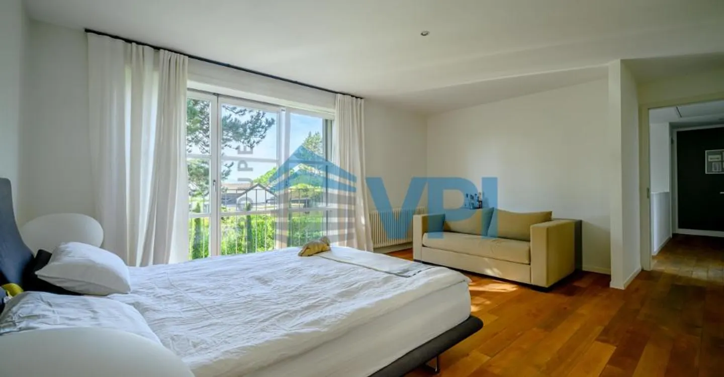 Characterful detached house in a privileged setting - Photo 3 of 11