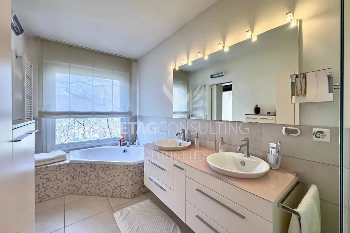 Lugano-Figino: Villa elegante con vista mozzafiato sul lago di Lugano - Foto 10 di 12