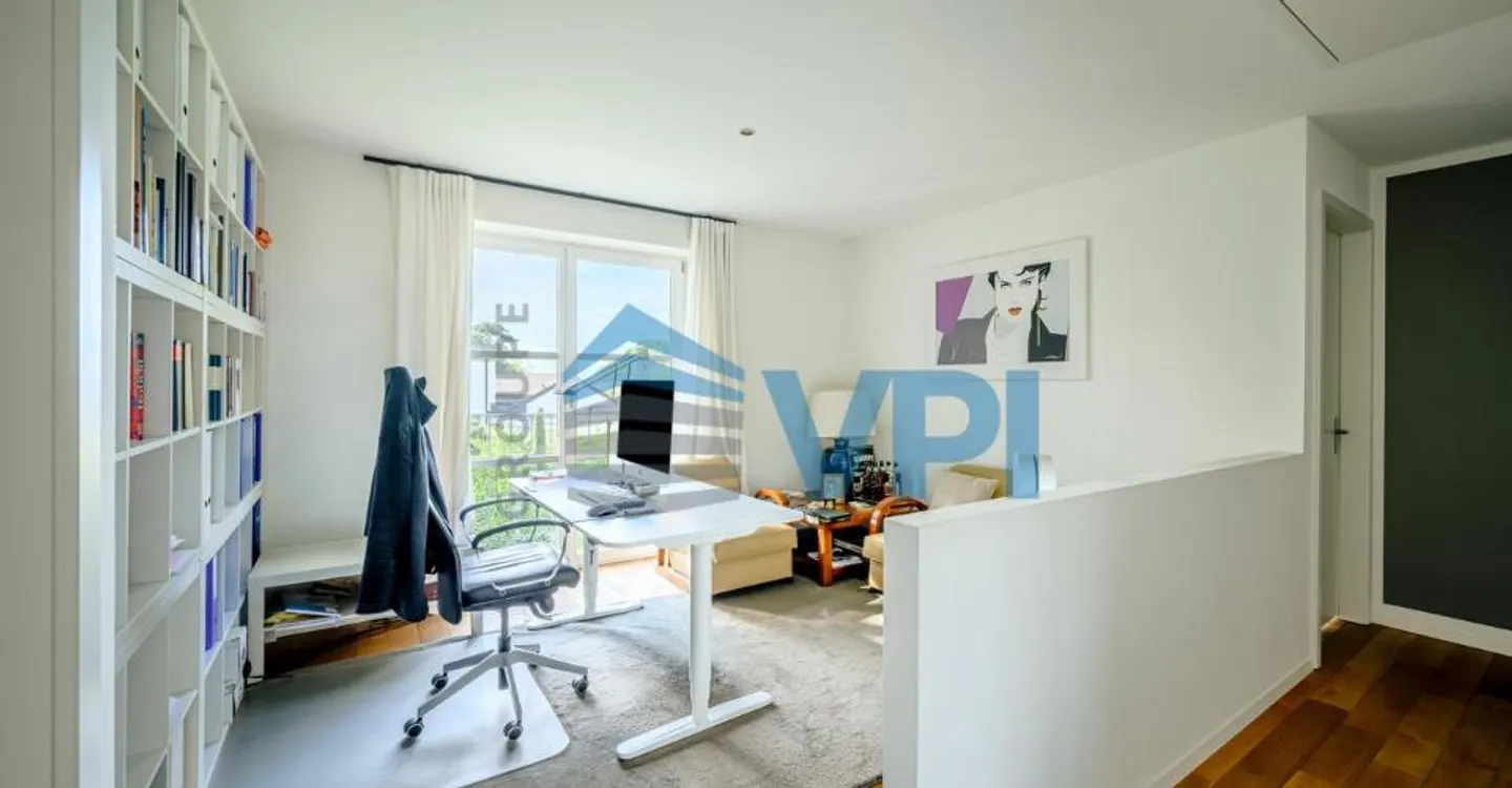Characterful detached house in a privileged setting - Photo 6 of 11